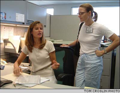 Jodie Foster talking to Patricia Hoyt